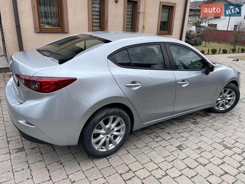 Седан Mazda 3 2016 в Скнилове