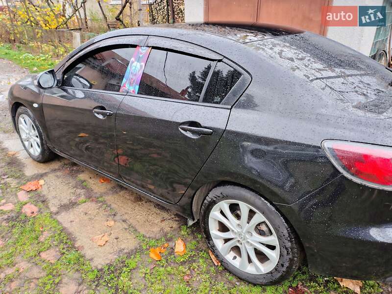 Седан Mazda 3 2010 в Мукачево