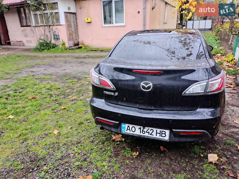 Седан Mazda 3 2010 в Мукачево