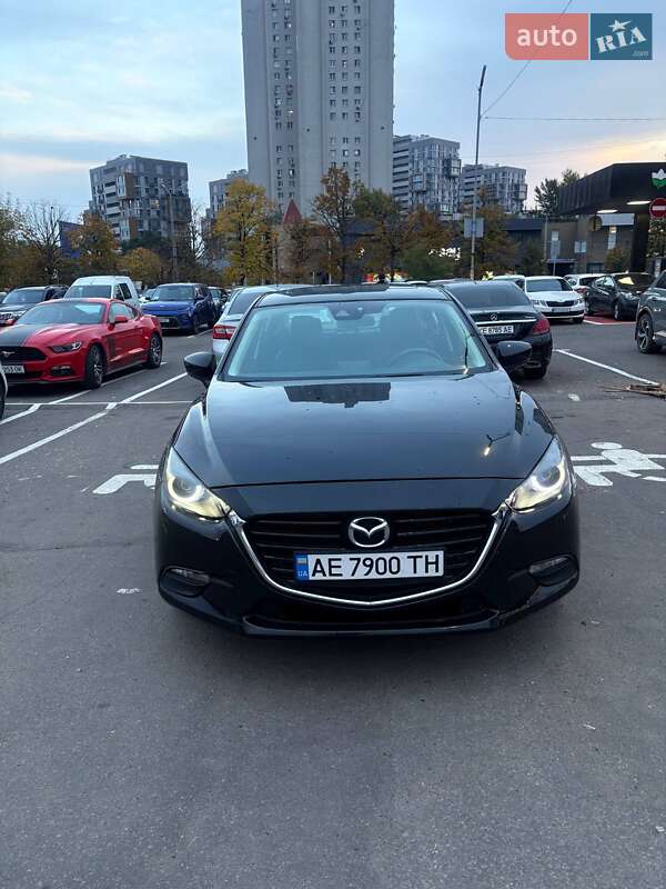 Седан Mazda 3 2018 в Дніпрі