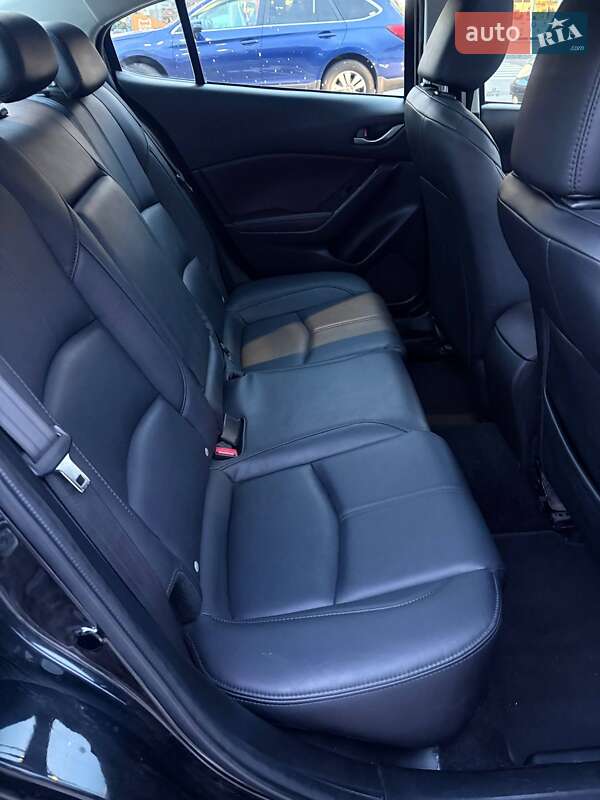 Седан Mazda 3 2018 в Дніпрі