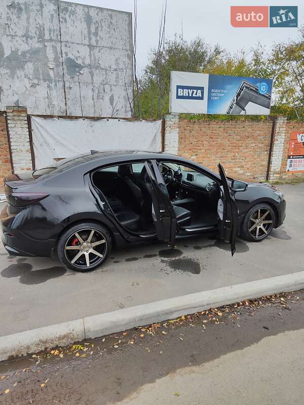 Седан Mazda 3 2015 в Ізмаїлі
