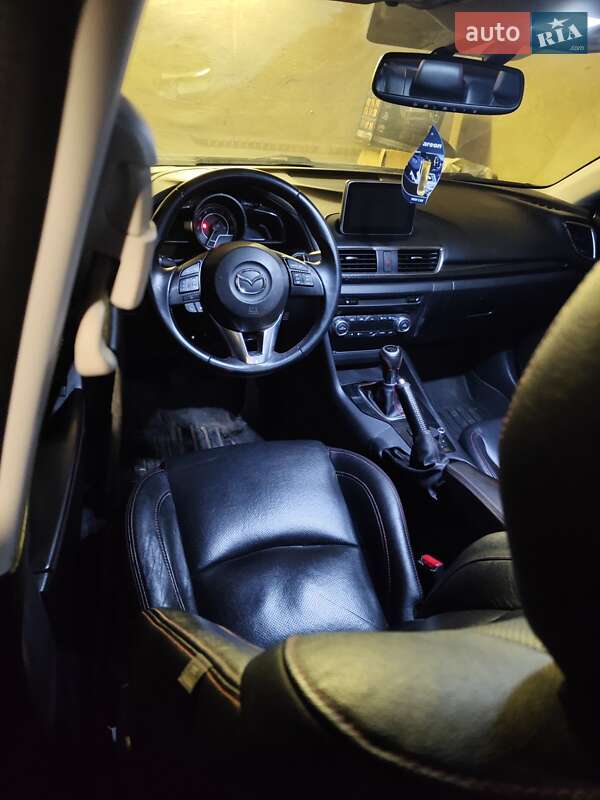 Седан Mazda 3 2015 в Ізмаїлі