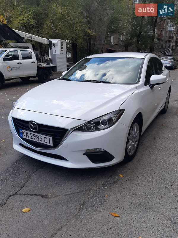Седан Mazda 3 2015 в Запоріжжі