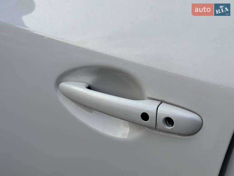 Седан Mazda 3 2014 в Днепре