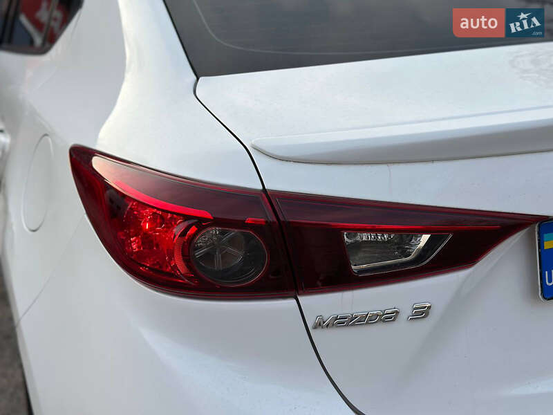 Седан Mazda 3 2014 в Днепре