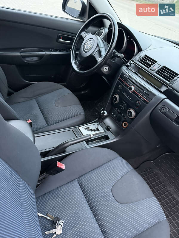 Седан Mazda 3 2005 в Чернівцях