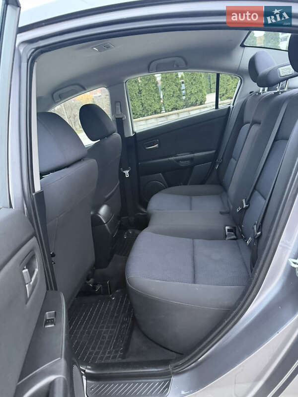 Седан Mazda 3 2005 в Чернівцях