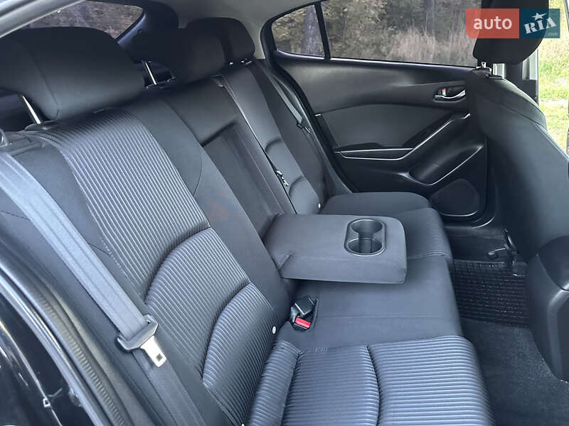 Хэтчбек Mazda 3 2016 в Киеве