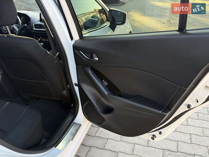 Седан Mazda 3 2017 в Киеве фото 16 Седан Mazda 3 2017 в Киеве
