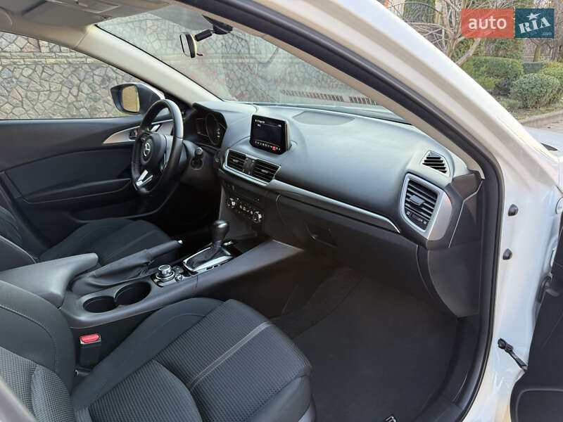 Седан Mazda 3 2017 в Киеве фото 19 Седан Mazda 3 2017 в Киеве