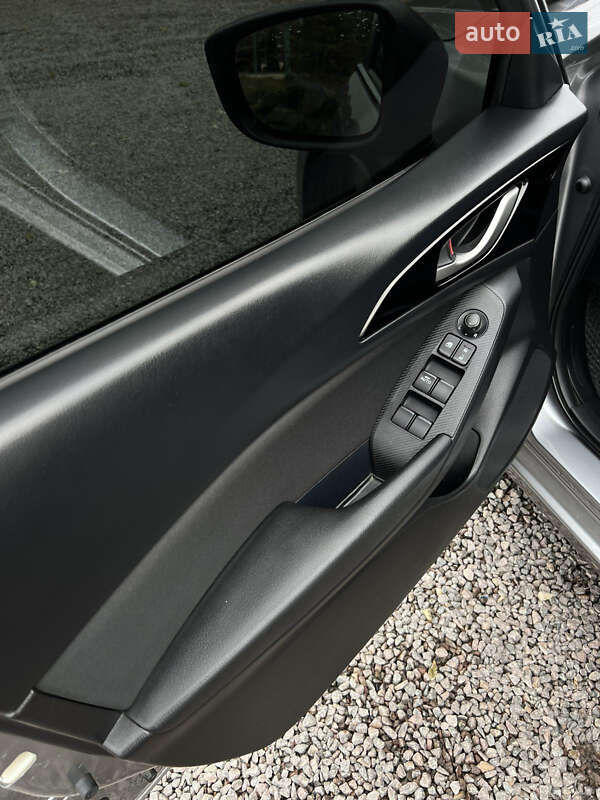 Седан Mazda 3 2016 в Николаеве