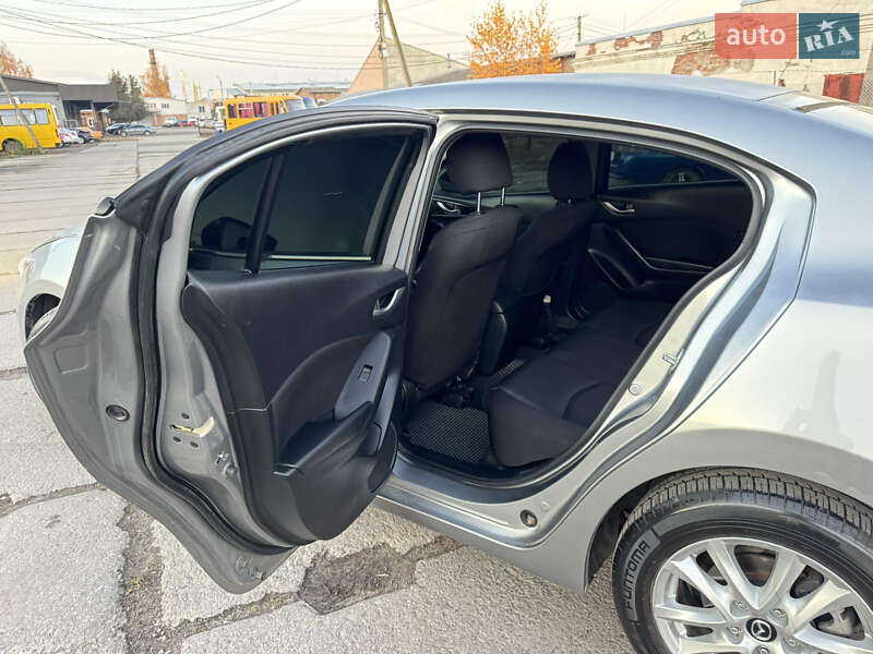 Седан Mazda 3 2016 в Николаеве