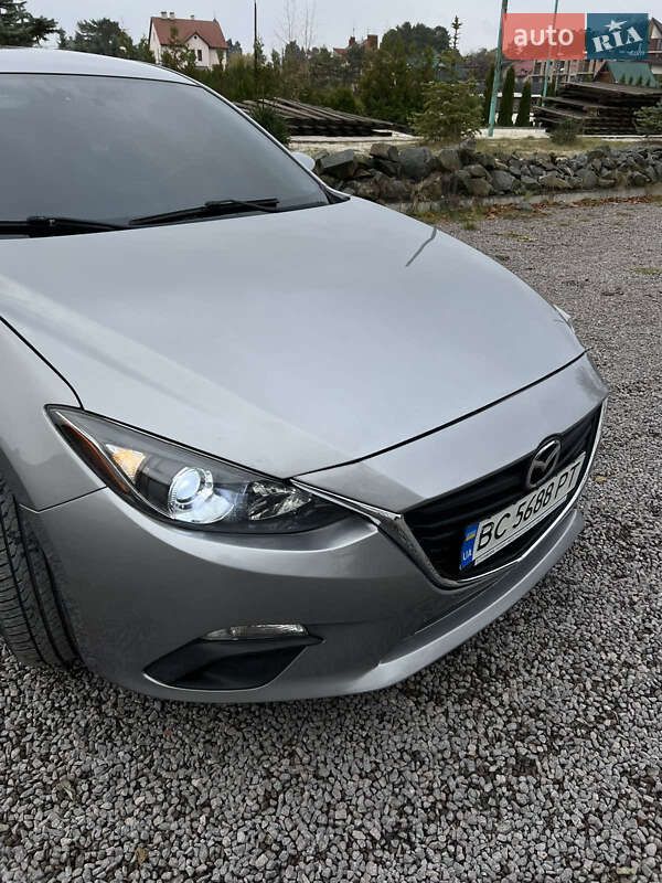 Седан Mazda 3 2016 в Николаеве