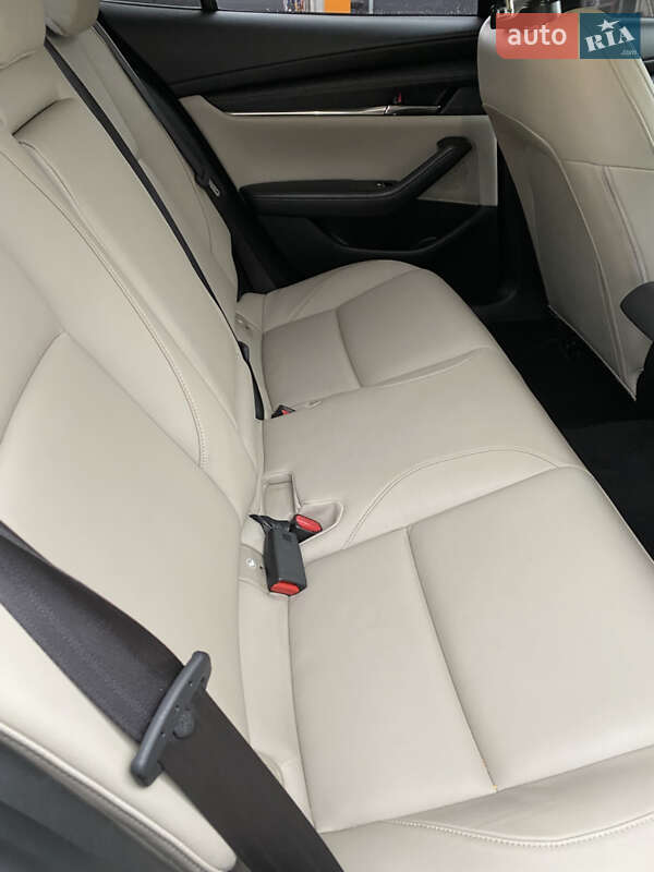 Седан Mazda 3 2019 в Киеве