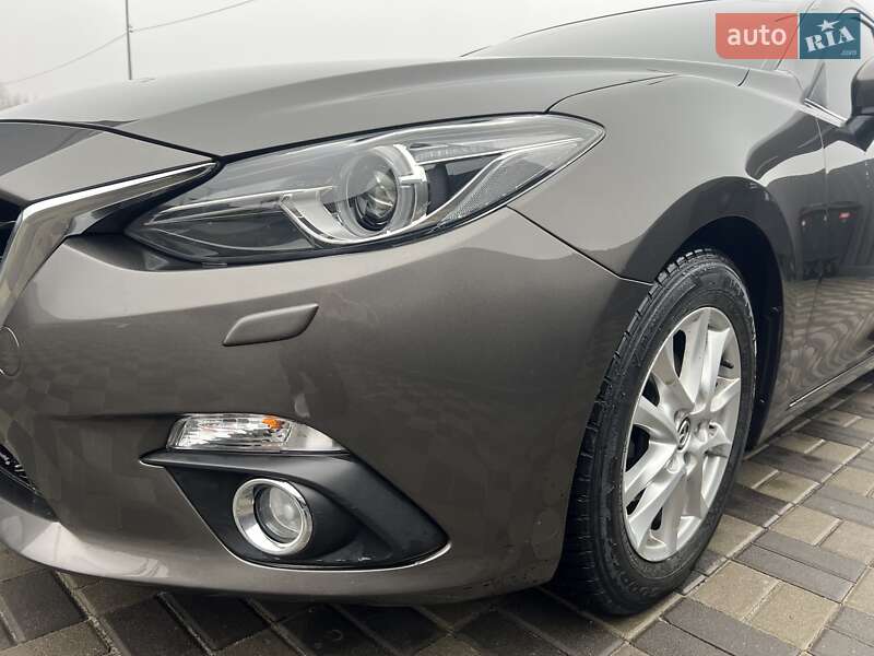 Седан Mazda 3 2016 в Києві