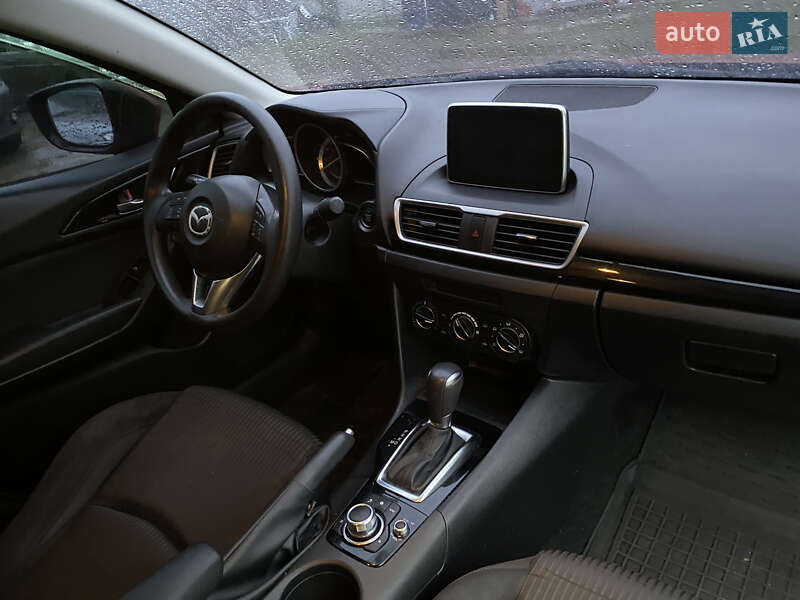 Седан Mazda 3 2015 в Киеве