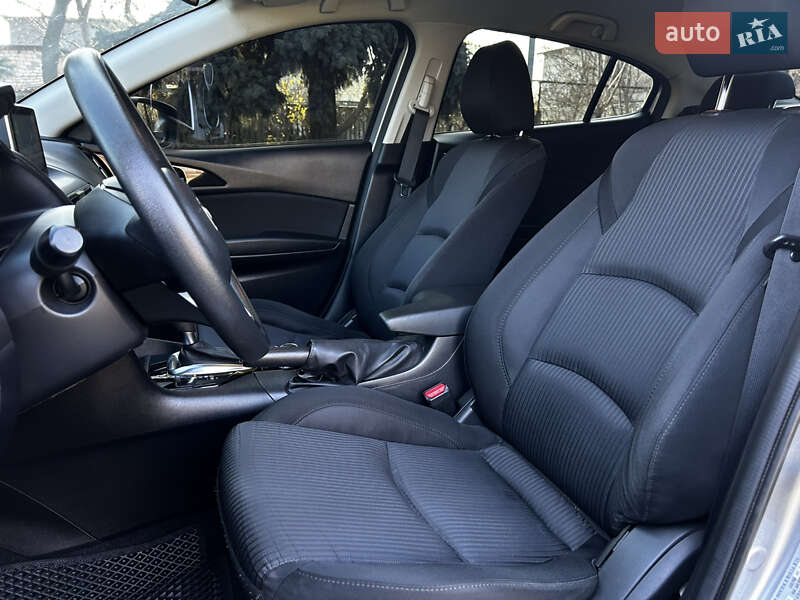 Седан Mazda 3 2016 в Миколаєві