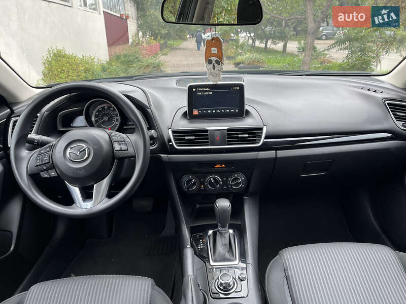 Седан Mazda 3 2015 в Черкасах