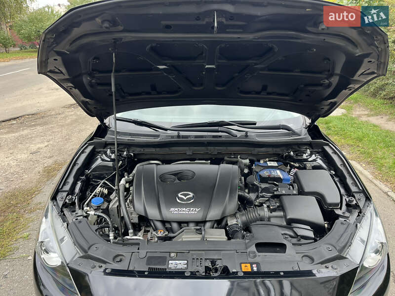 Седан Mazda 3 2015 в Черкасах