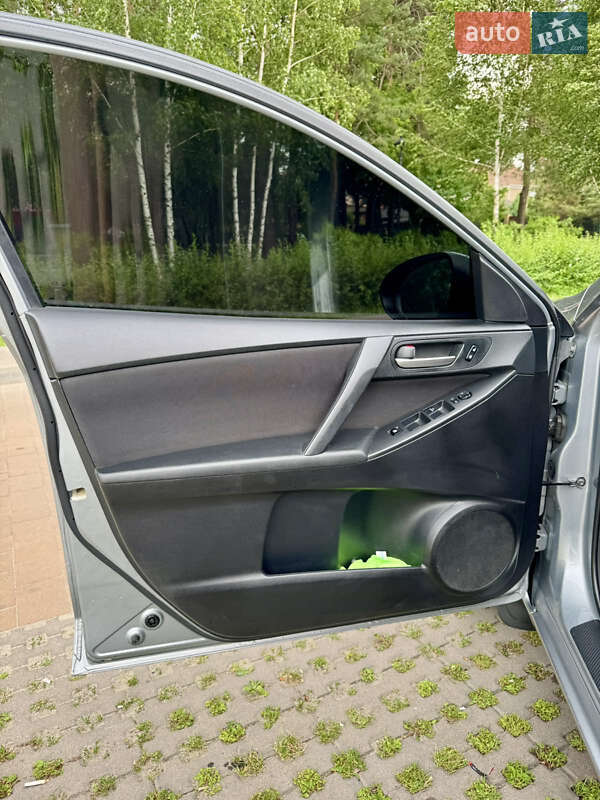 Седан Mazda 3 2012 в Києві