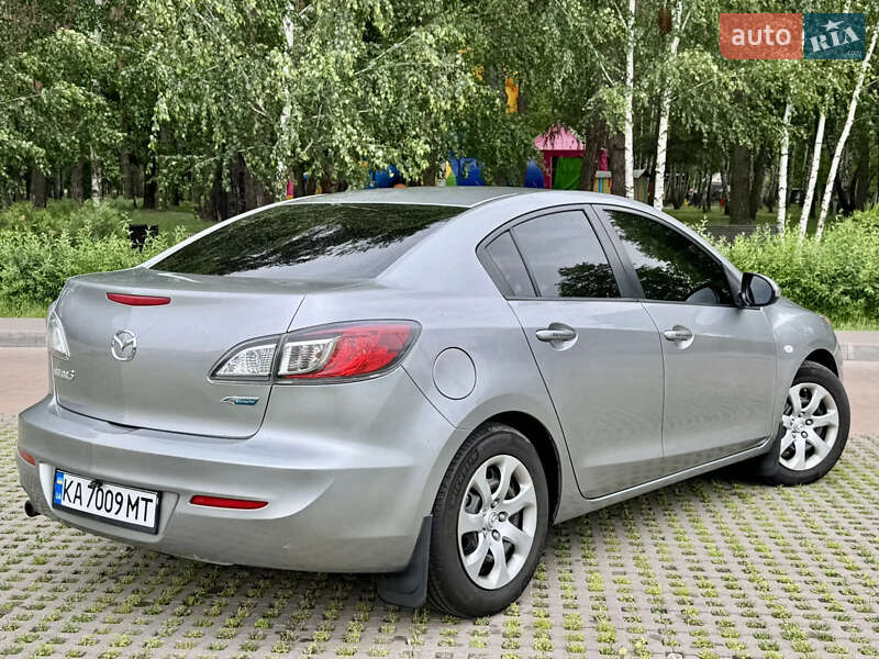 Седан Mazda 3 2012 в Києві