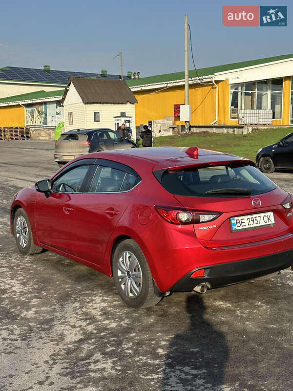 Хэтчбек Mazda 3 2015 в Южноукраинске
