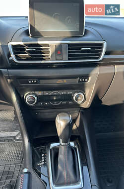 Хэтчбек Mazda 3 2015 в Южноукраинске