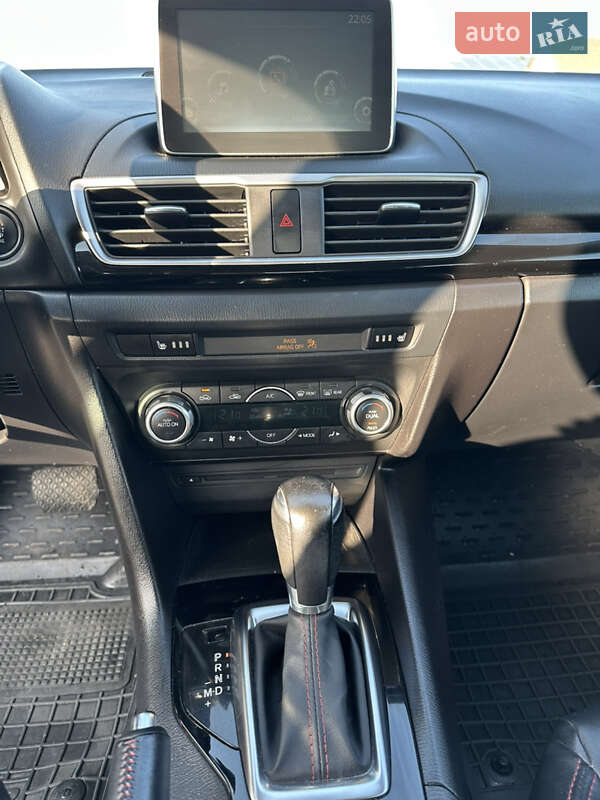 Хэтчбек Mazda 3 2015 в Южноукраинске