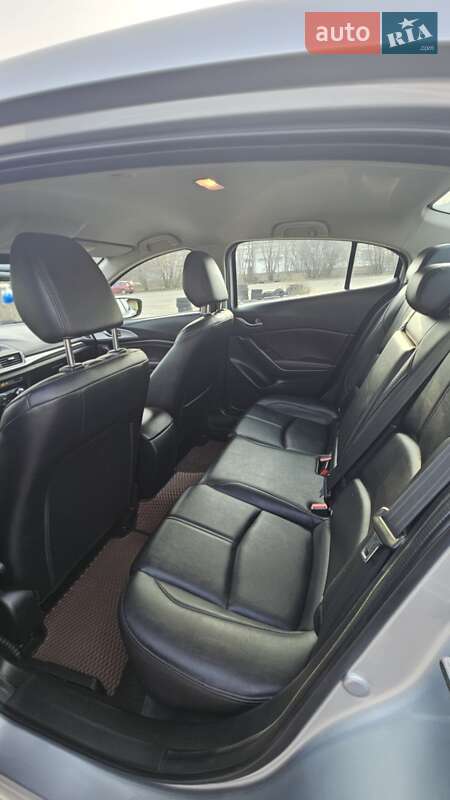 Седан Mazda 3 2016 в Харькове