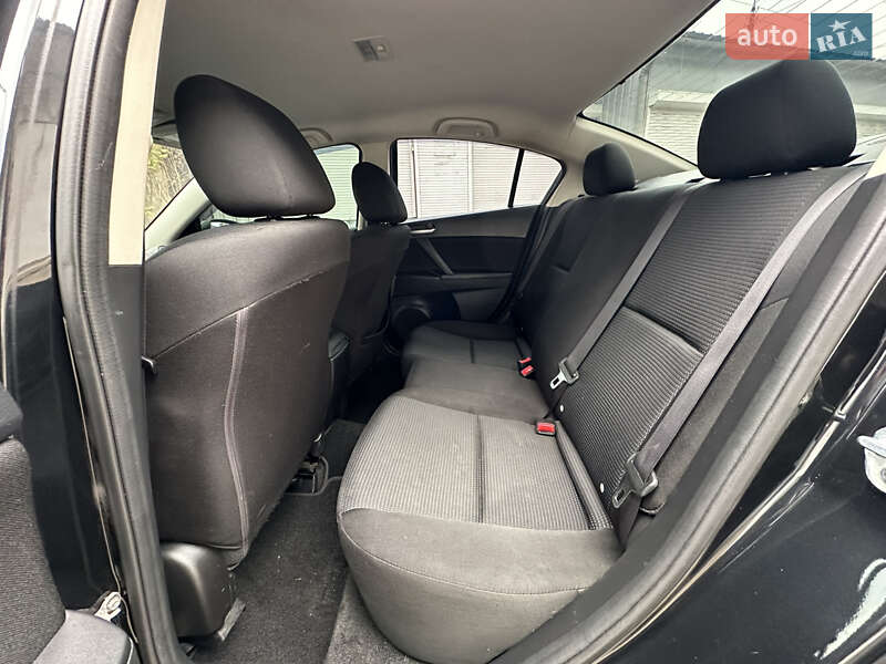 Седан Mazda 3 2012 в Миколаєві