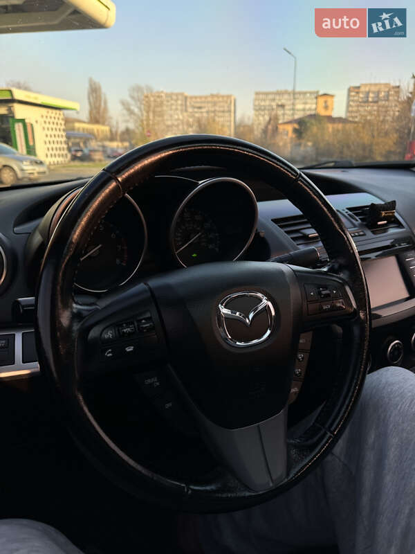 Седан Mazda 3 2013 в Дніпрі