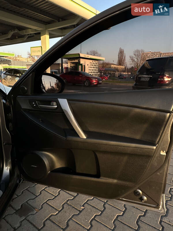 Седан Mazda 3 2013 в Дніпрі