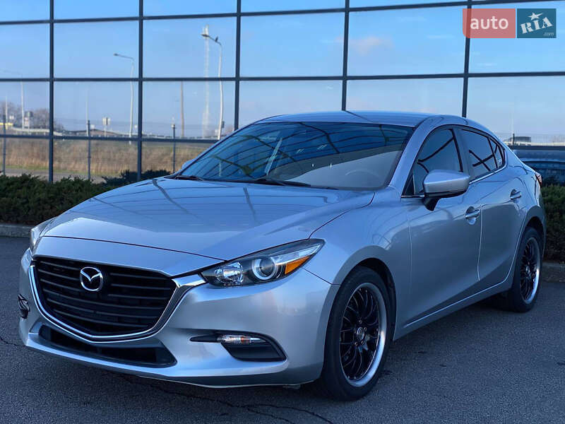 Седан Mazda 3 2017 в Дніпрі