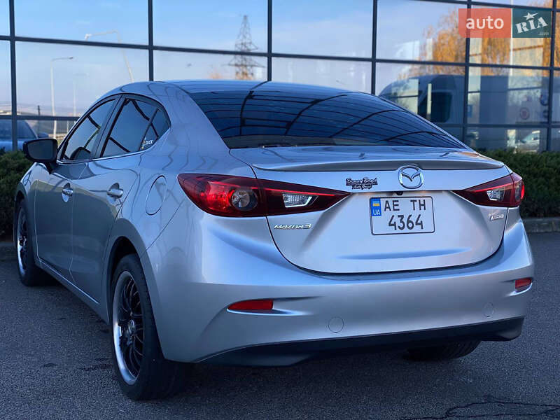 Седан Mazda 3 2017 в Дніпрі