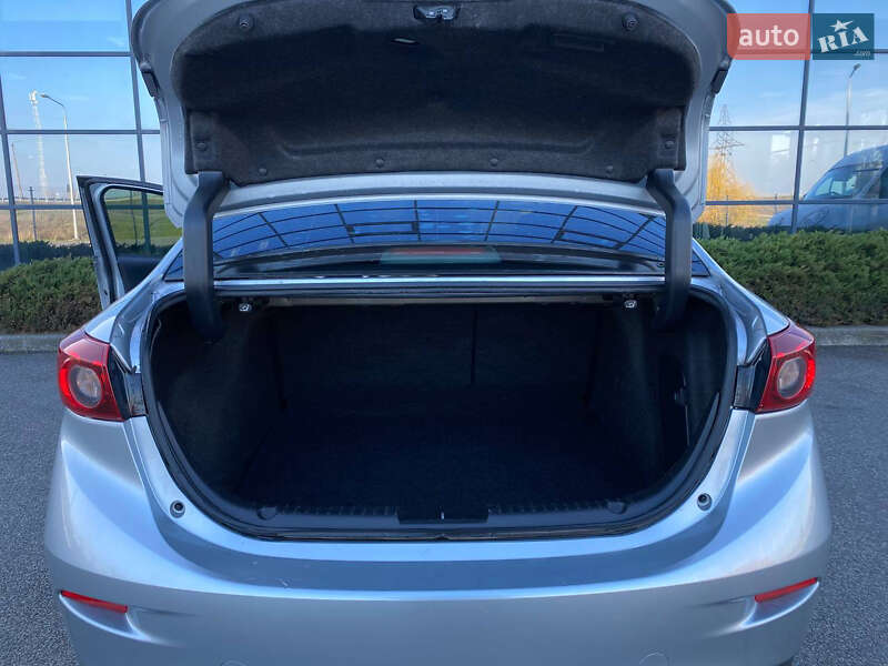 Седан Mazda 3 2017 в Дніпрі