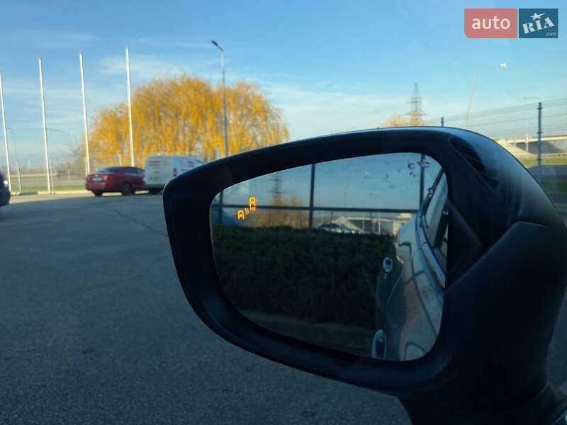 Седан Mazda 3 2017 в Дніпрі