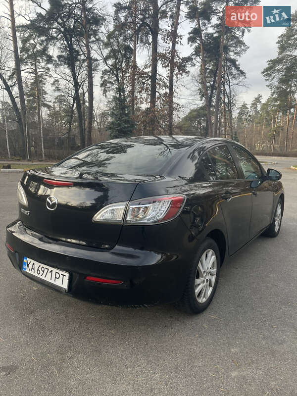 Седан Mazda 3 2012 в Бучі