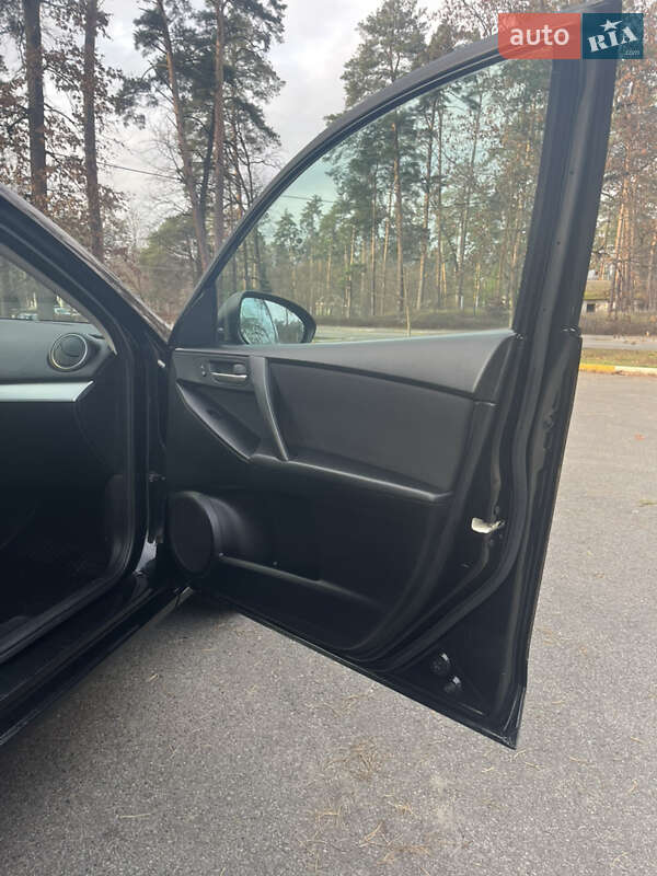 Седан Mazda 3 2012 в Бучі