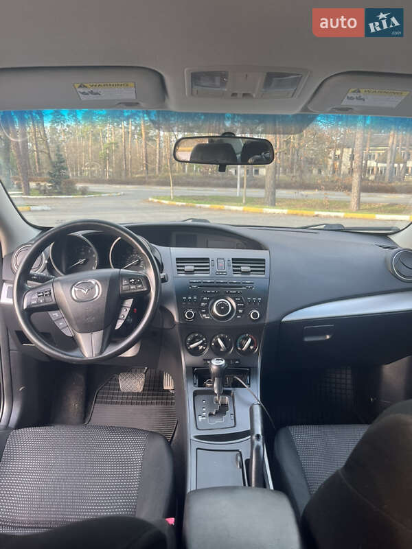 Седан Mazda 3 2012 в Бучі
