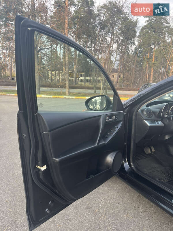 Седан Mazda 3 2012 в Бучі