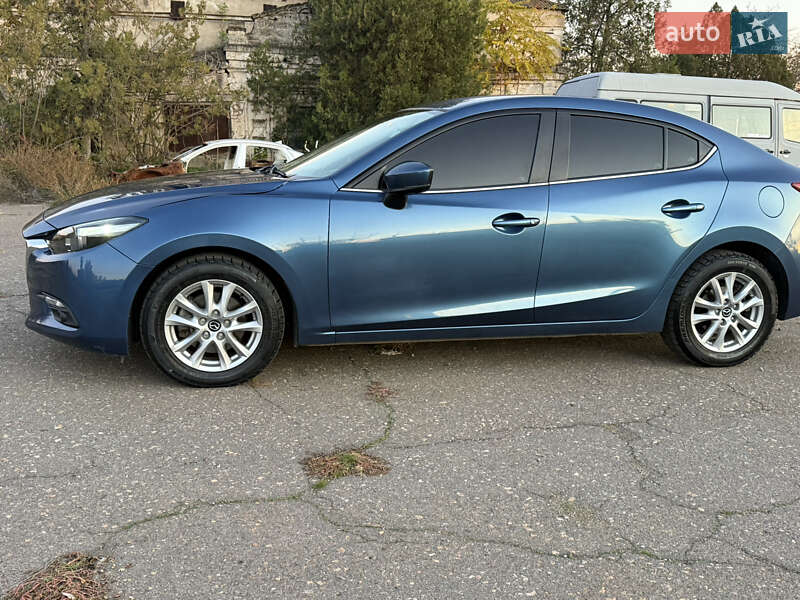 Седан Mazda 3 2017 в Николаеве
