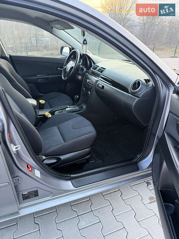 Хэтчбек Mazda 3 2004 в Черновцах