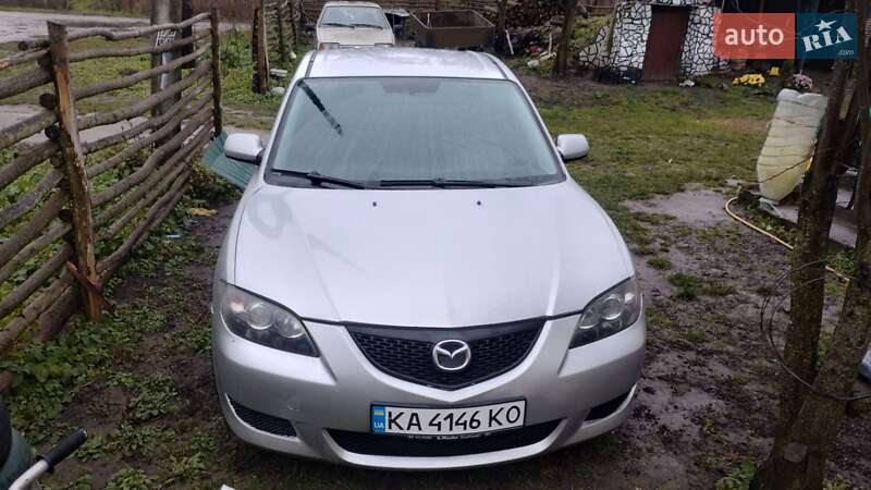 Седан Mazda 3 2005 в Староконстантинове