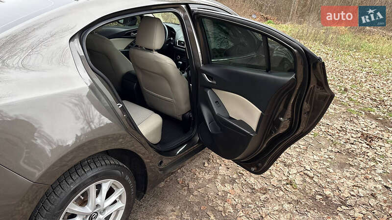 Седан Mazda 3 2015 в Кропивницькому