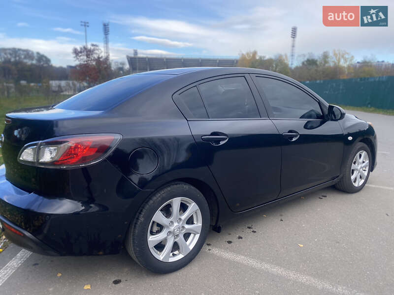 Седан Mazda 3 2011 в Ивано-Франковске