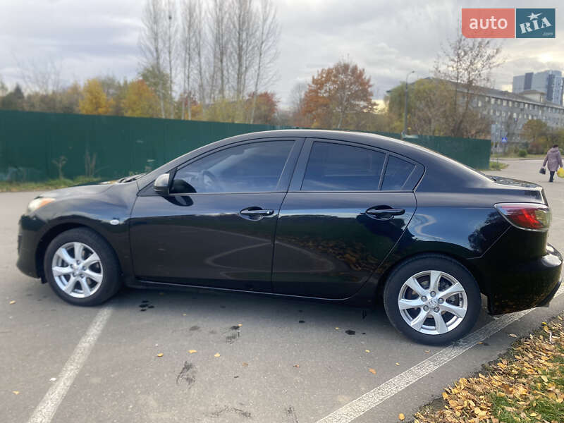 Седан Mazda 3 2011 в Ивано-Франковске