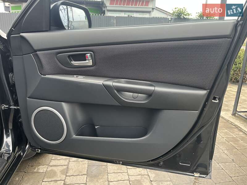 Седан Mazda 3 2007 в Мукачево