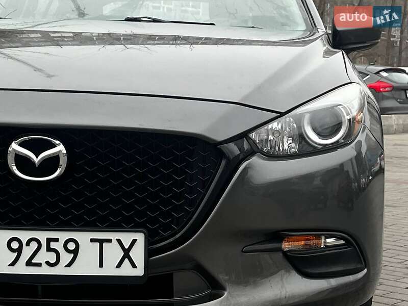 Седан Mazda 3 2017 в Днепре