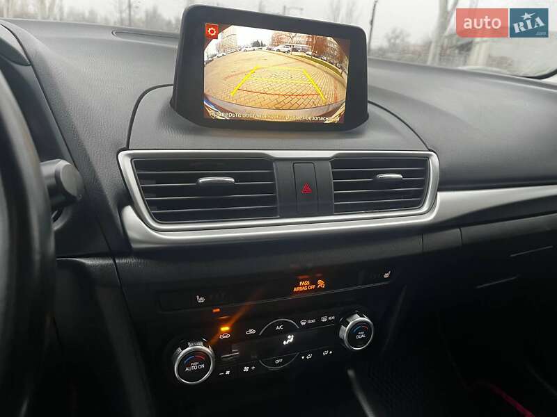 Седан Mazda 3 2017 в Днепре